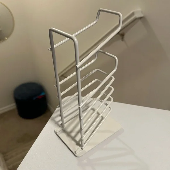 Gaming Setup - Game Controller & Accessories Stand Holder in White - Picture 5 of 5